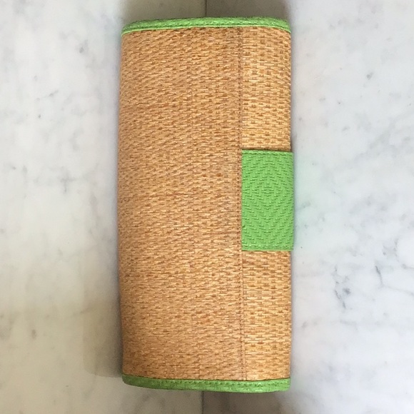 Straw clutch bag with green trim - Picture 2 of 4